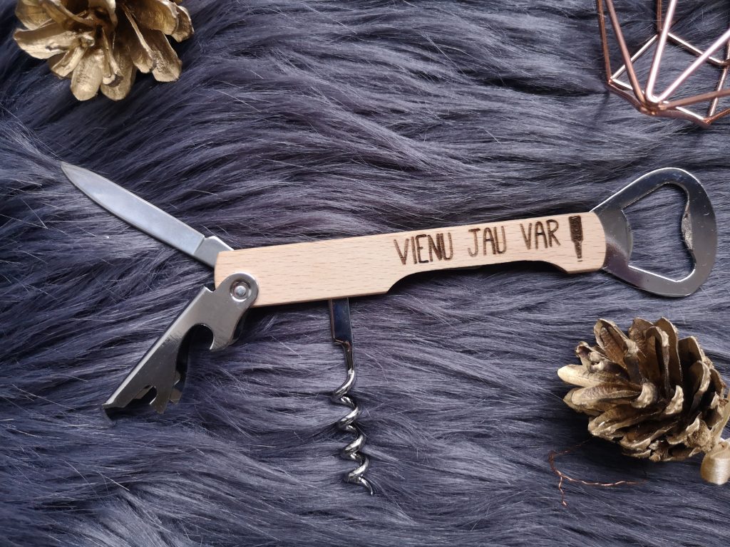 Personalizēts pudeļu attaisāmais