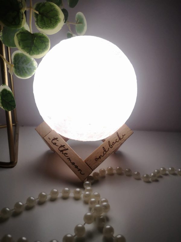 Muzikālā mēness lampa